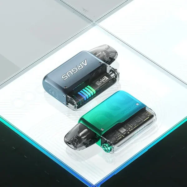 VOOPOO ARGUS P2 阿格斯 P2 電子煙主機形象主圖。展示其機械未來感設計 (Mechanical and Futuristic)，並強調核心規格：30W MAX OUTPUT (最大功率)、0.54'' OLED SCREEN (智慧螢幕) 以及 3X LIFESPAN COIL (三倍壽命霧化芯)。