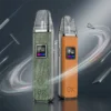 OXVA XLIM PRO 小蠻牛電子煙主機產品主圖。機身採用高質感炫彩虹光漸層設計，側面配有精準氣流調節閥。底部清晰顯示 OXVA 標誌，中間 OLED 螢幕清晰顯示30W 當前瓦數、0.8Ω 煙彈電阻與吸吮口數。主機搭載 1000mAh 大電池，支援 30W 強勁輸出與頂部注油防漏煙彈，口碑爆棚小煙推薦。