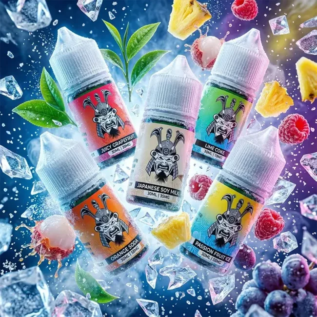 美國原裝 SAMURAI 將軍系列 30ml 尼古丁鹽煙油主圖。畫面展示將軍武士標誌瓶身，環繞飛濺的冰晶碎冰、鳳梨、覆盆莓、葡萄、荔枝與綠茶葉無視覺，強調極致冰爽水果風味與層次鮮明的堅果菸草口感